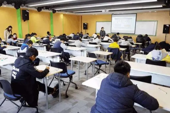 2025年四川成考专升本报名时间是什么时候 具体截止到几月