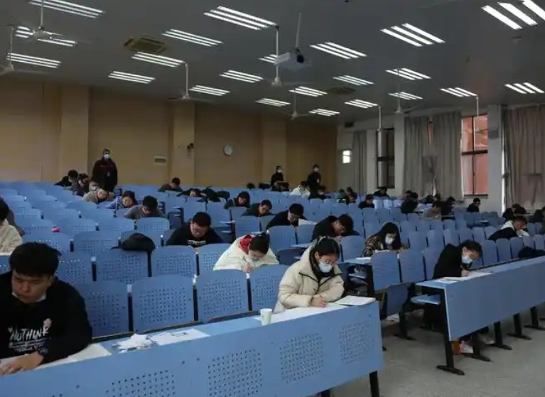 报名2025年四川成人高考有什么要求 一般人都能考吗