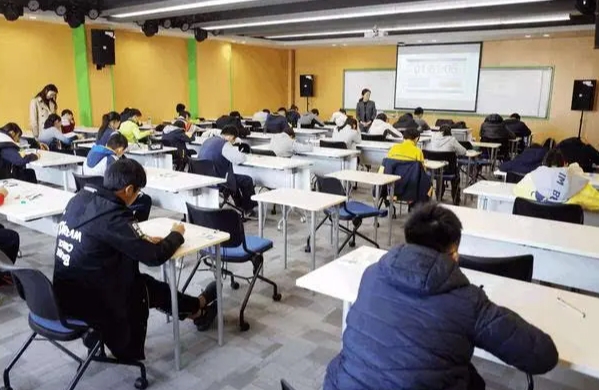 2025年四川考成人本科需要什么条件 适合什么人报考