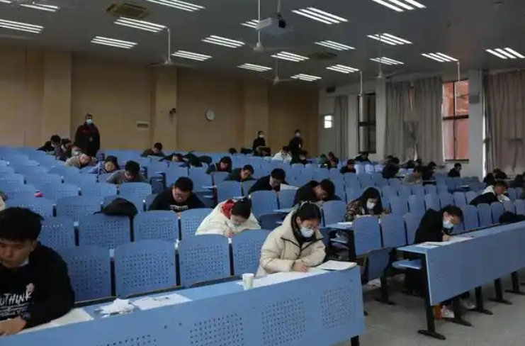 2025年四川成人本科报名时间 大概什么时候报名